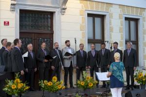 220 Koncert pod lipo Foto atelje Postojna